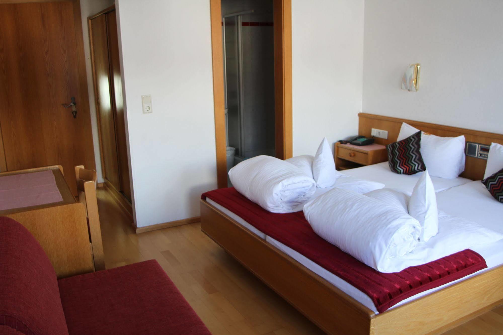 Collina Hotel Garni Наудерс Экстерьер фото