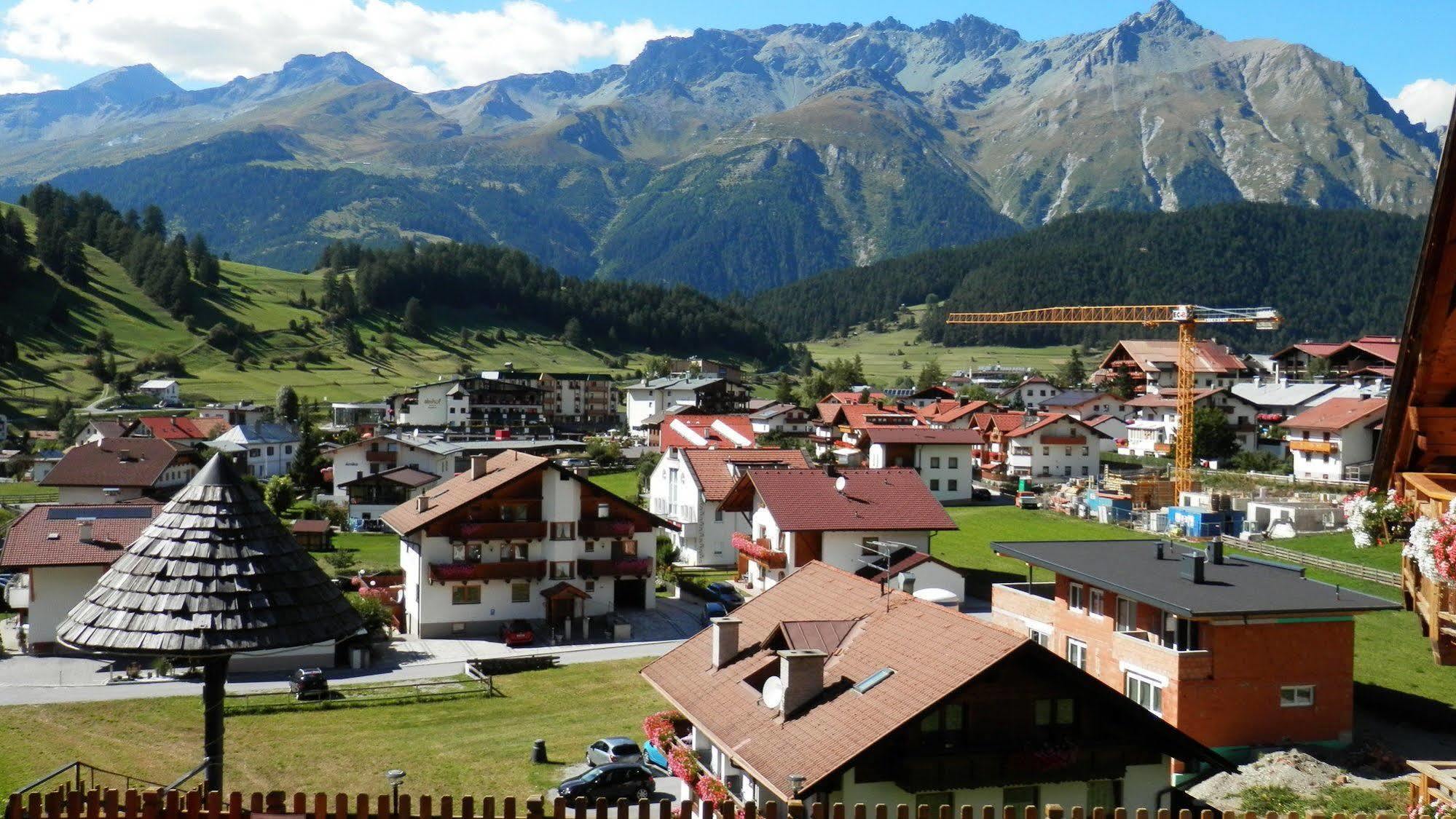 Collina Hotel Garni Наудерс Экстерьер фото